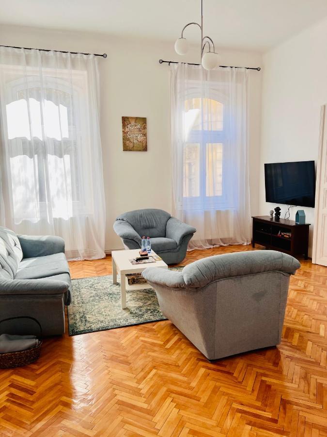 Apartment Friends Central Oradea Zewnętrze zdjęcie