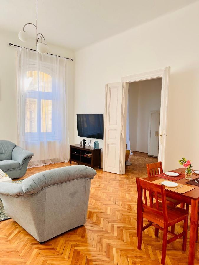 Apartment Friends Central Oradea Zewnętrze zdjęcie
