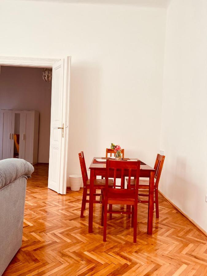 Apartment Friends Central Oradea Zewnętrze zdjęcie