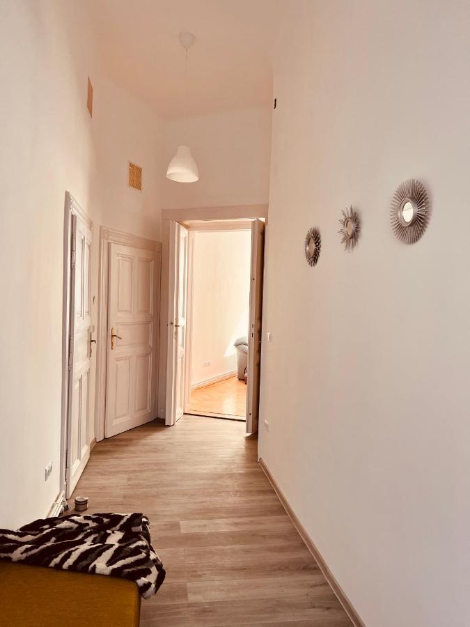 Apartment Friends Central Oradea Zewnętrze zdjęcie