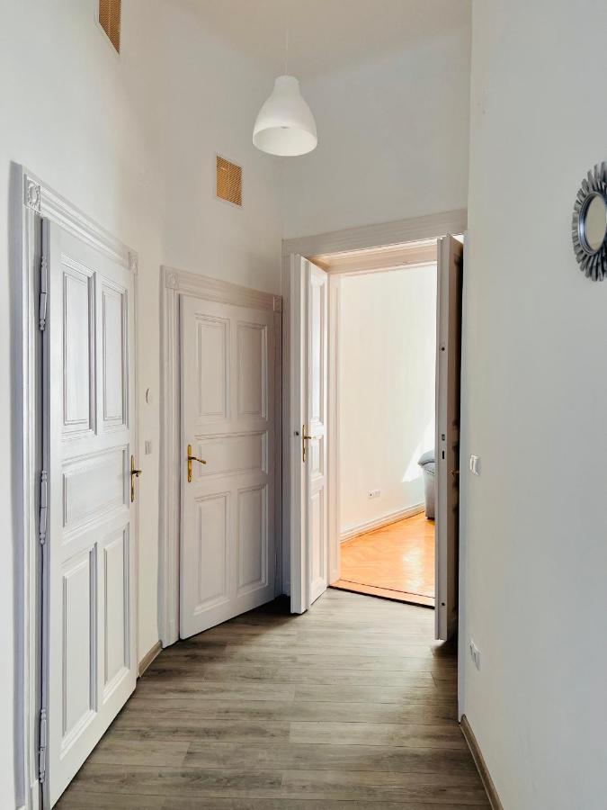 Apartment Friends Central Oradea Zewnętrze zdjęcie