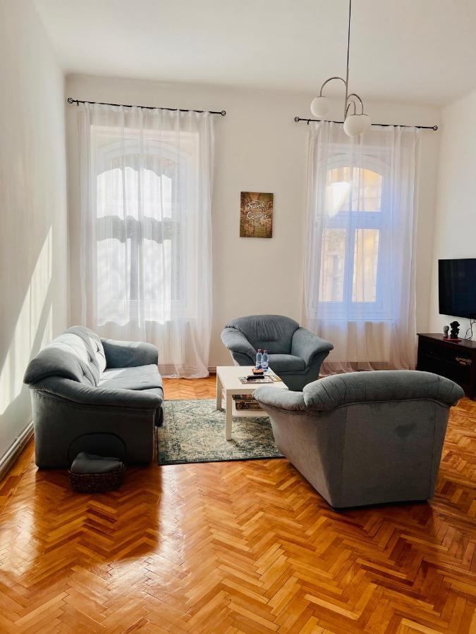Apartment Friends Central Oradea Zewnętrze zdjęcie